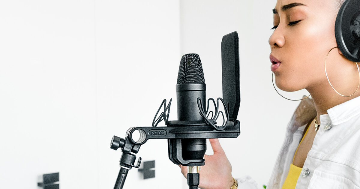 RODE NT1 Kit with NT1 Studio Condenser Microphone with SMR Shock Mount