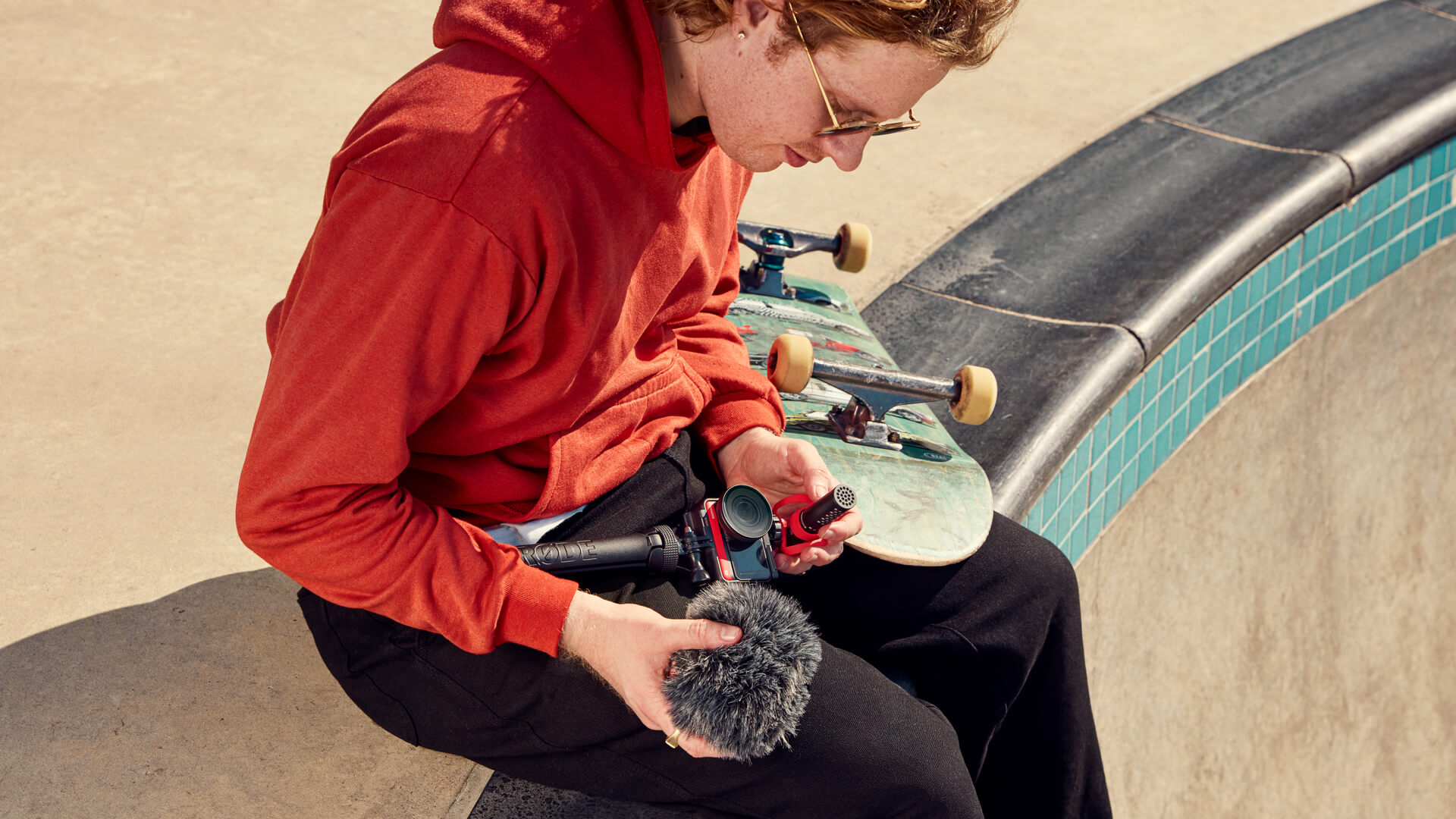 Man at skatepark adjusting VideoMicro II on camera