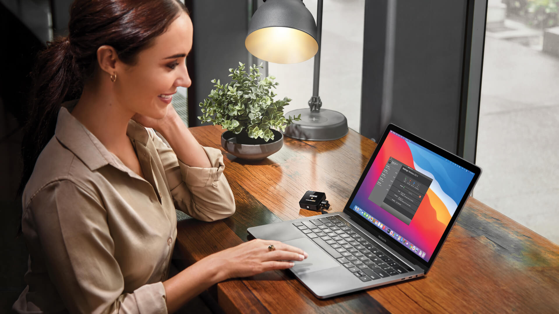 Girl in front of MacBook showing RØDE Central