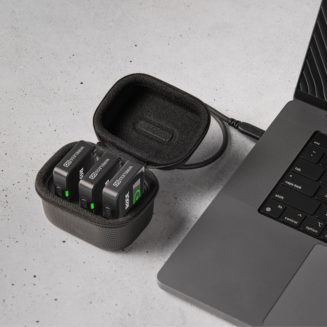 Wireless GO (Gen 3) in Charge Case+ connected to Macbook